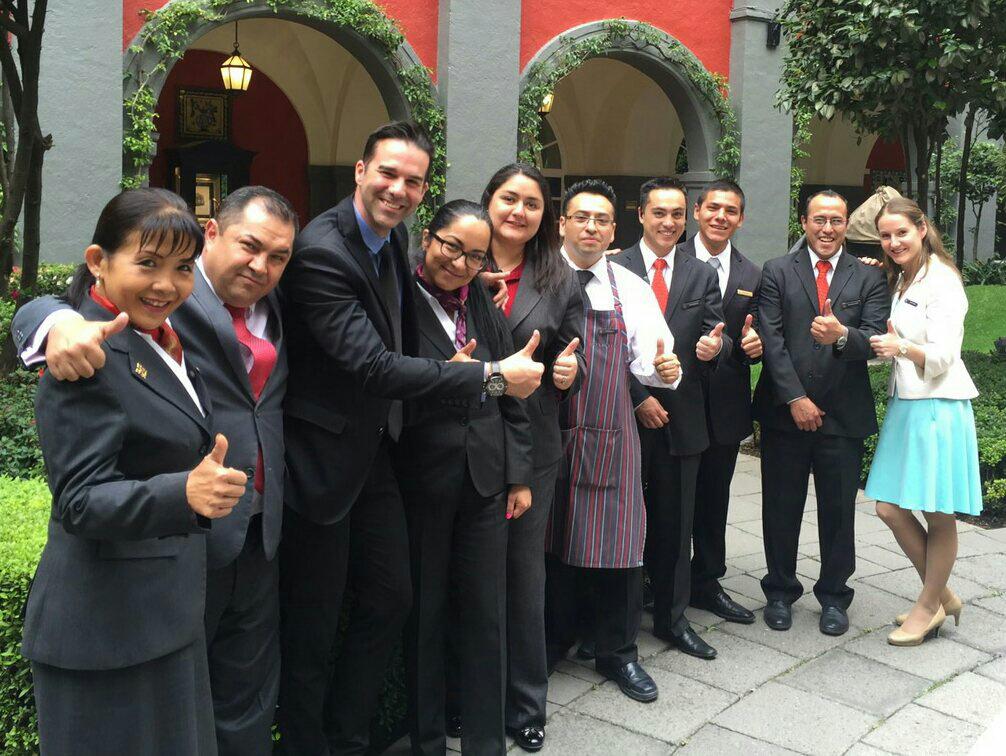 FSMexico's tweet image. Nosotros celebraremos hoy #Earthday2015 plantando un árbol en el patio de FS a las 12pm.  ¿Nos acompañas? #FSvalues