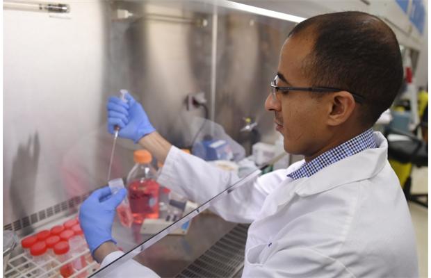 .<a href="/ualberta/">University of Alberta</a> team developing ‘device-less’ cell transplant for treatment of Type 1 diabetes. edmontonjournal.com/news/edmonton/…