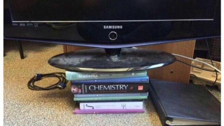 FunInLaw's tweet photo. Check out my 1000$ TV stand! http://t.co/cmDxsuez40