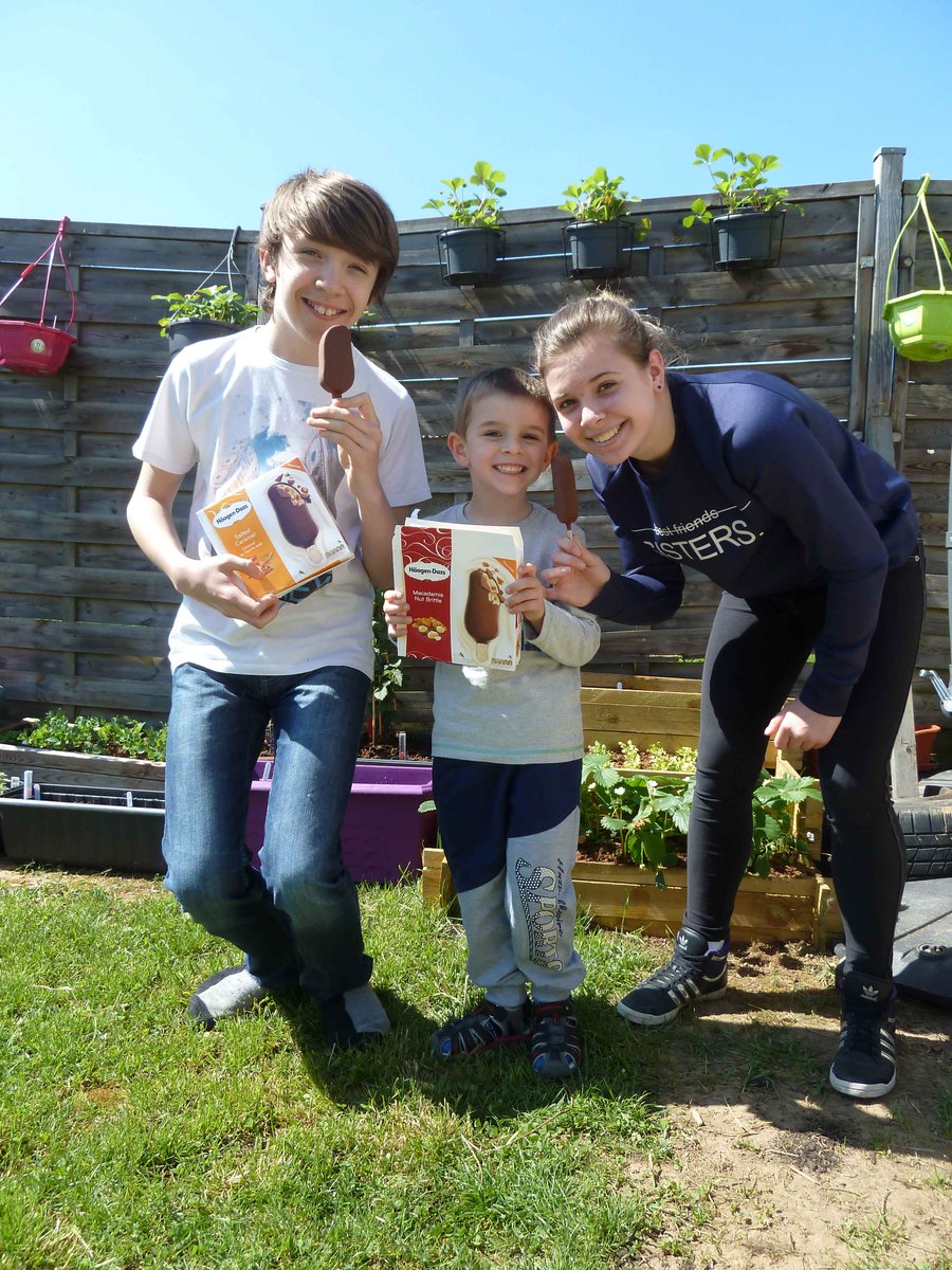 Flo_and_Cie's tweet image. #haagendazs #styleinside c'est qui les heureux ?? c'est NOUS !! excellentissime HAAGENDAZS !!