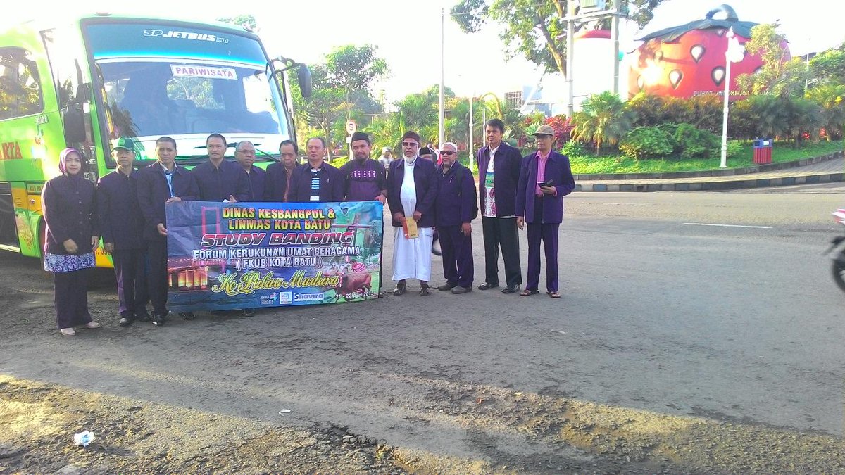 myptarays's tweet photo. Terima kasih atas kepercayaan BAKESBANG kota Batu dan FKUB kota Batu kepada SHAVIRA T&amp;T http://t.co/jQNI9eLWfR