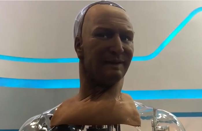 IDBXGeek's tweet image. Tellement réaliste ça fait limite peur. Pas loin de #TerminatorGenisys #robotics #androidrobot tinyurl.com/ozwat4p