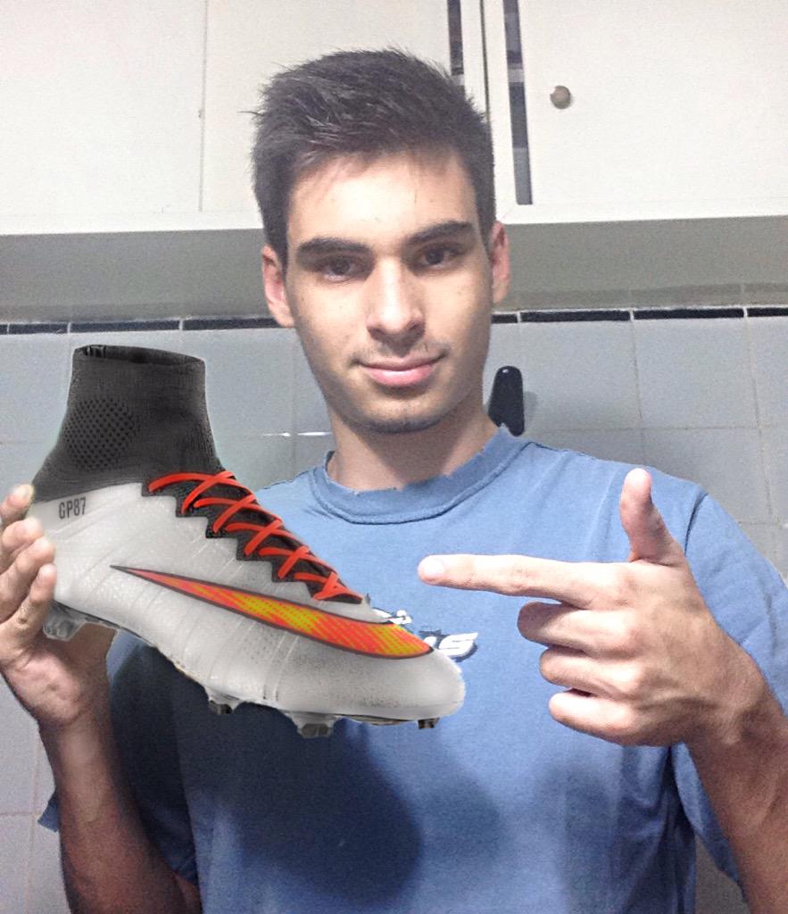 gpascual96's tweet photo. ¡Muchas gracias @nikefootball por mis nuevos #Mercurial Silver Storm, un honor vestir la marca! #GP87 http://t.co/OzyUioES7C