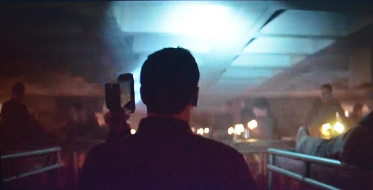 klaruslight's tweet photo. Our flashlights are famous! Klarus RS80 is a leading light in blockbuster movie The Hunger Games #hungergames #search http://t.co/y3SdnhW7Np