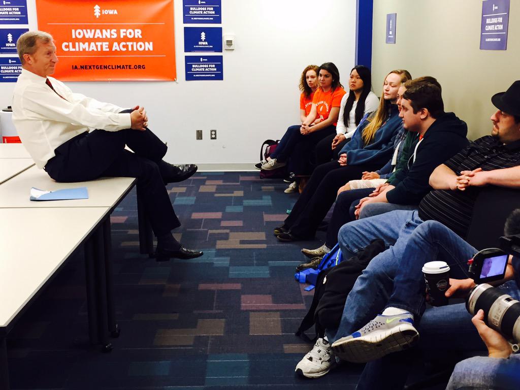 NextGenIowa's tweet photo. .@TomSteyer visiting with @DrakeUniversity students about what they're doing to #ActOnClimate. #EarthDay http://t.co/Ffely3wng1