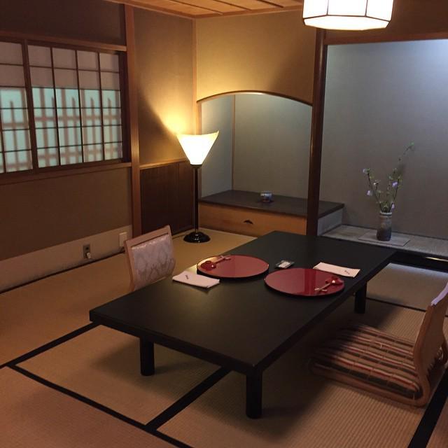 gastronomy's tweet photo. Ajikitcho Horie-tien #osaka #japan #dinner #2michelin #amazing #nofilter #ajikitcho #tatami #traditional #kaiseki b… http://t.co/VMU27rTqpq