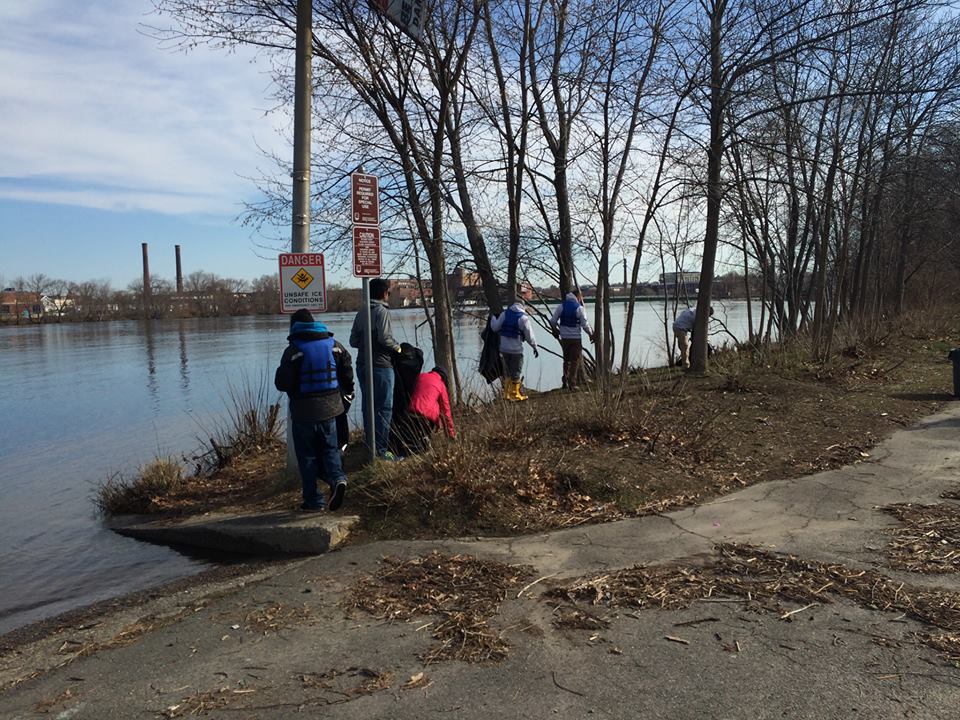 river_clean's tweet photo. #EarthDay We are out on The Merrimack River with a group of &amp; volunteers cleaning up the Lawrence boat ramp. http://t.co/YS8XUEcRgh