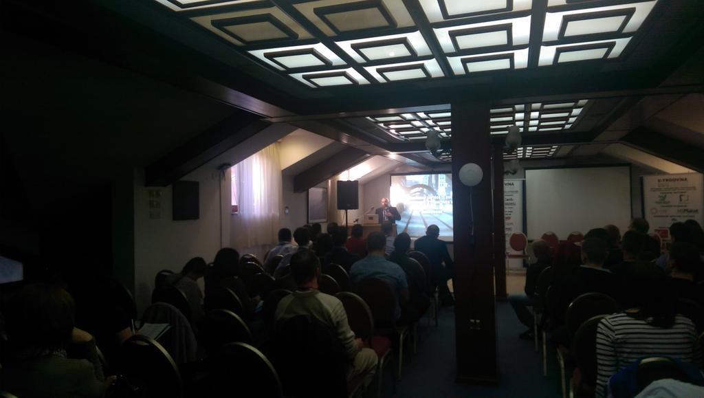 Slusamo <a href="/zriha/">Zeljko Riha</a> na #etrgovina2015 na temu vaznosti korisnicke podrske i konverzacije za e-trgovine