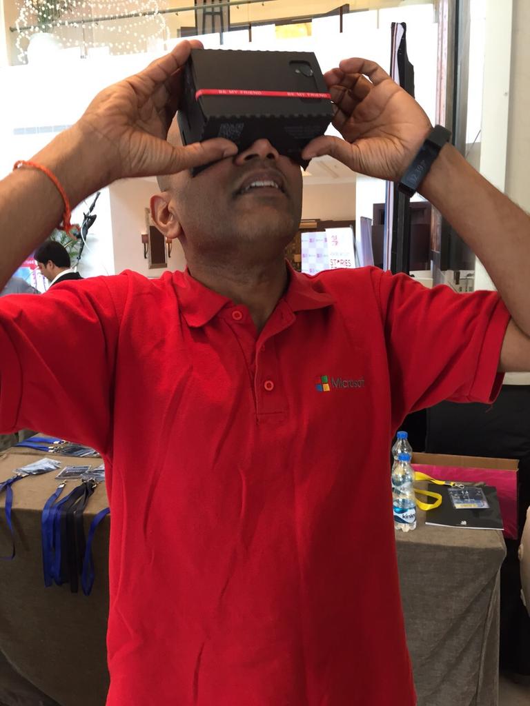 CF_Retina's tweet photo. @mukund exploring the Commonfloor Retina &amp; loving the WOW experience!  #ExperienceCFRetina http://t.co/8tCBejy19N