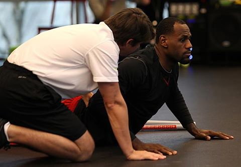 FunctionalMvmt's tweet photo. Any pain with that movement Lebron? #trunkstabilitypushup via Nike Basketball http://t.co/Qa4zeGDRmw http://t.co/cUjpk4qSiL