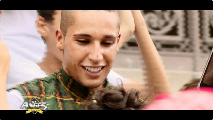 LesAngesTV's tweet photo. Les danseurs acclament #Eddy ! #BravoEddy http://t.co/HKFPr8ht1g