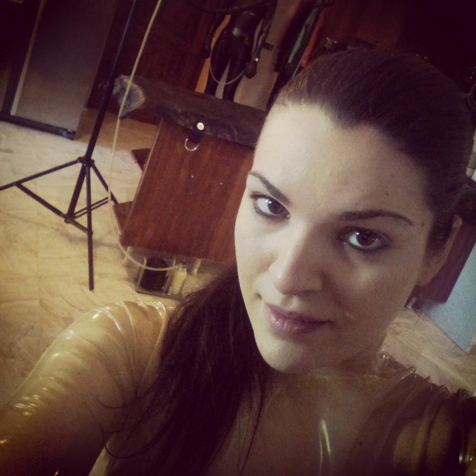 10 minutos y empezamos! No hay nervios ni nada!😂Jaja New shooting for #FreakInside with @MINERVAMISTRESS<a href="/tag/adarleca%C3%B1a"class="tags"><span>#adarleca&ntilde;a</span></a><a href="/tag/freakinside"class="tags"><span>#freakinside</span></a>