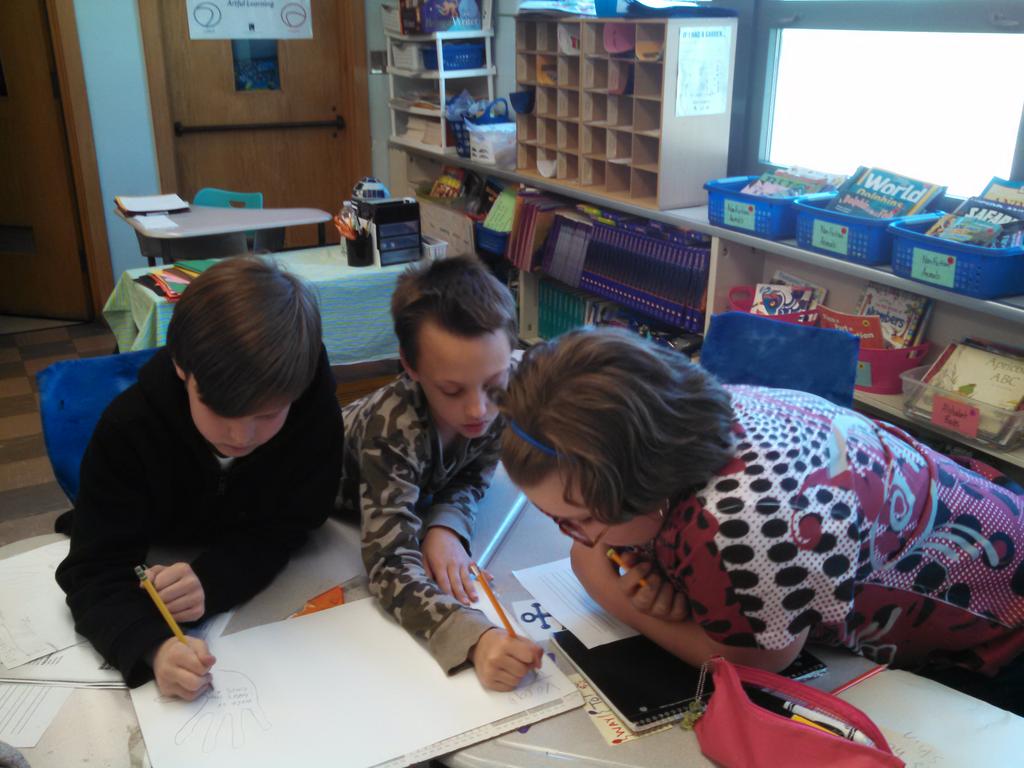 Chronisters3rd's tweet photo. Putting information learned about preserving health into posters to teach others in class. @wrightdmps http://t.co/jbv17JgeIy