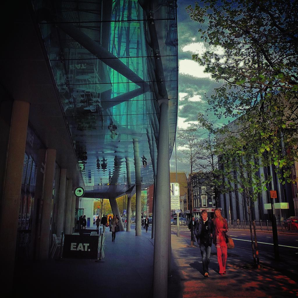 kellylaracurtis's tweet photo. Breezy evening on Marylebone Road. #london #urban #streetphotography #reflection #marylebone http://t.co/8ZltXrzwgh