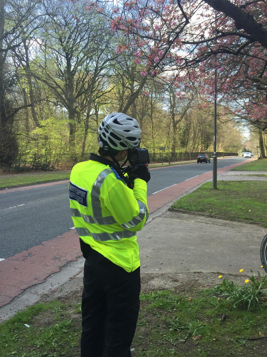MerPolSthLpool's tweet photo. Officers this afternoon conducted a speed check along Woolton Rd, 12 vehicles recorded exceeding 30MPH. #slowdown http://t.co/2jsdSc0DoN