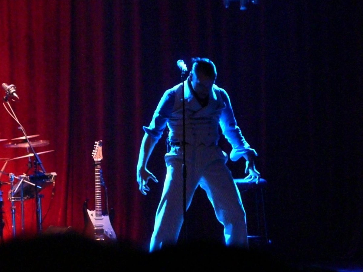 bealeons's tweet photo. #elinterpretetour Y Peal de Becerro se dejo querer, gran noche... @FMConstriktor http://t.co/Sfa2J8XW3y