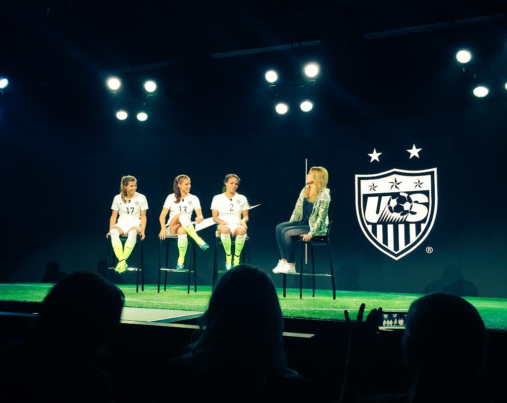 soccerdotcom's tweet photo. We're live in LA with @nikesoccer and the #USWNT. More on Snapchat. 👻-soccerdotcom #nomaybes http://t.co/sJZkXymA7e
