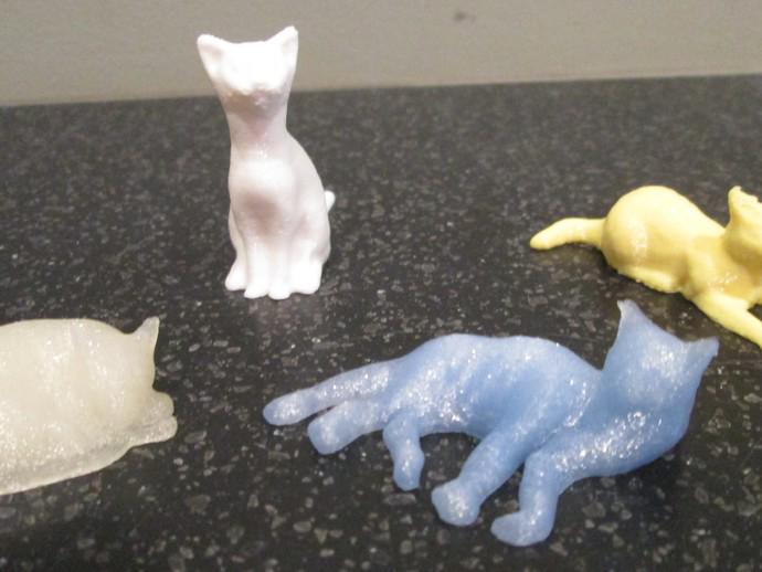 eHowUK's tweet photo. 3D printing: Awesome or weird? What would you print...maybe some cat statues? http://t.co/sG1GDBiKhX http://t.co/ajmH1MqJ9Z