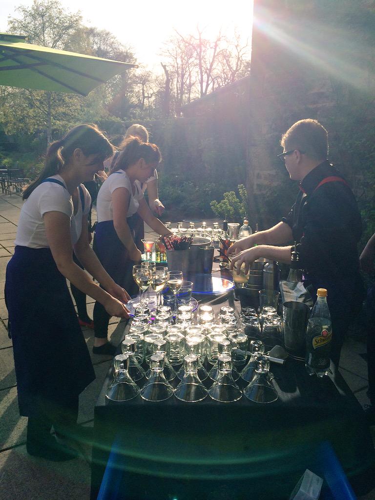 CafesbyHPL's tweet photo. Cocktails on the terrace at #cafemodernone in @NatGalleriesSco - cracking night for it! http://t.co/Mi9X60eo9b