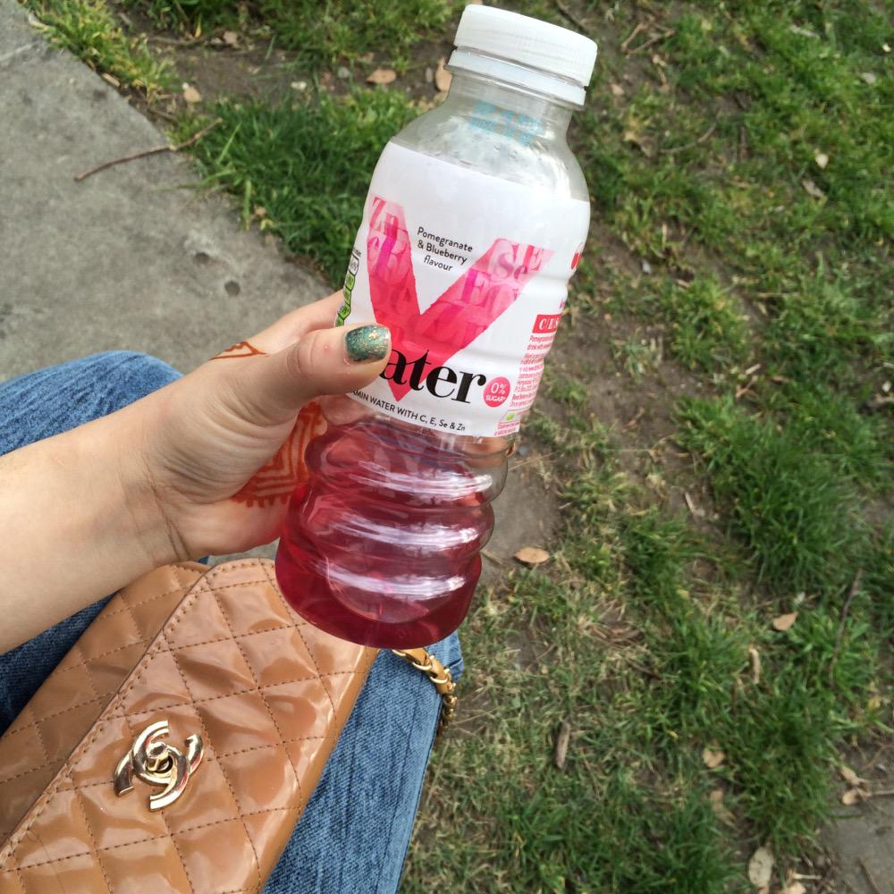 nef___x's tweet photo. SoBe water 💖 For glowing skin 💖 @VWater http://t.co/jPZPxuzWCw
