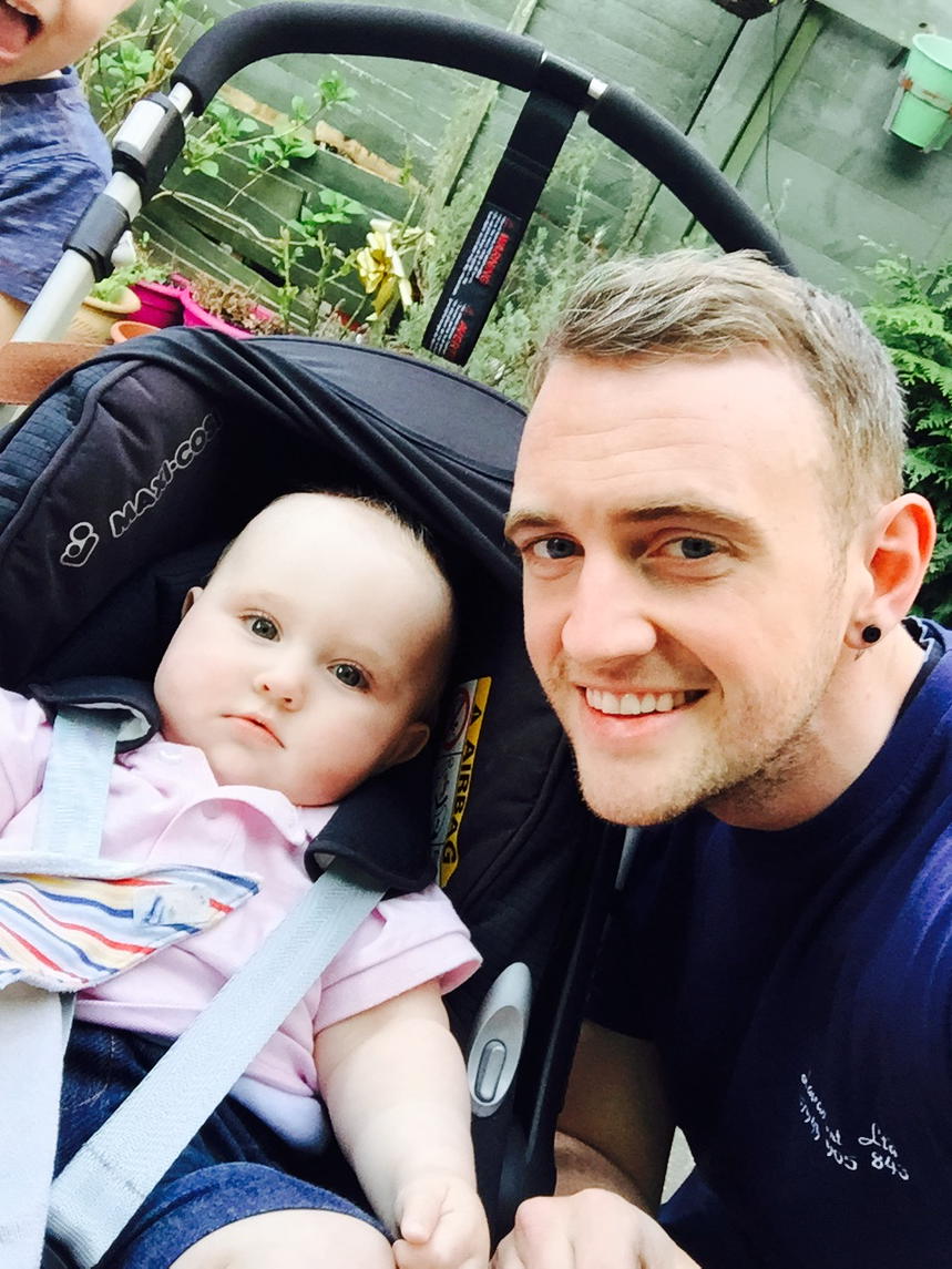 TonyPenicuik's tweet photo. Me n my nephew Jacob, he was born whilst I was on my gap year 😀 #Chunky #MichellinMan #ThudButt http://t.co/GfNvzrEqpi