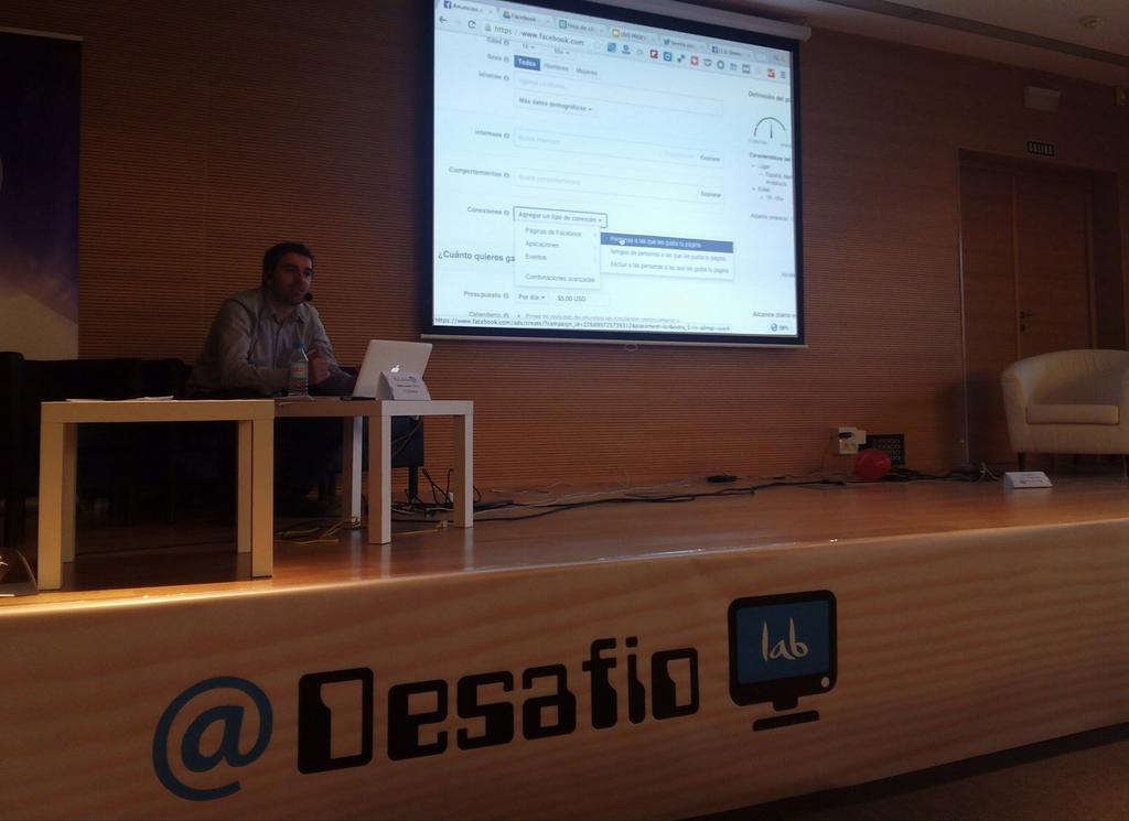 ignacio_conejo's tweet photo. Aprendiendo con @samuelsolers a hacer publicidad directa a los fans de la competencia 😃😉
¡Que cosas!😂😂
#DesafioLab http://t.co/HMgUitCNNi