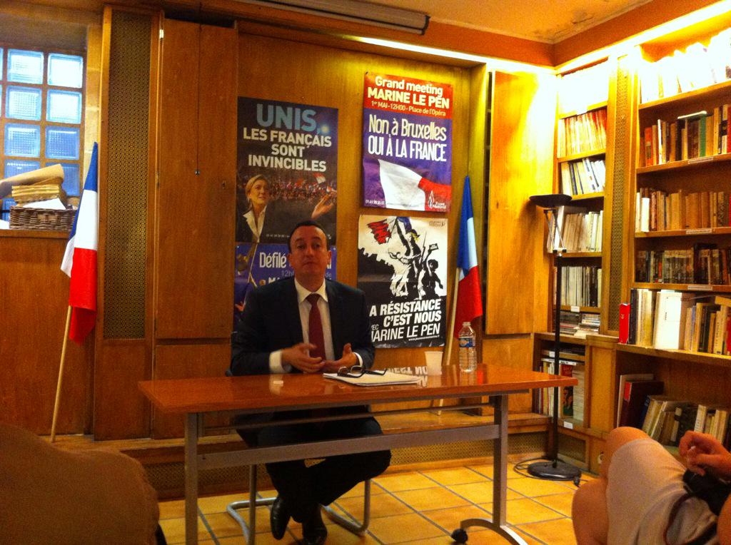 G_Dussausaye's tweet photo. Le #ForumFNJ reçoit, ce soir, @alainavello du @CollectifRacine sur le faux clivage "gauche-droite". #FNJIDF http://t.co/G2BD1kHWZQ