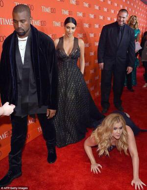 KanyeDoingStuff's tweet photo. Kanye minding his own business http://t.co/cfeXSu3VzM