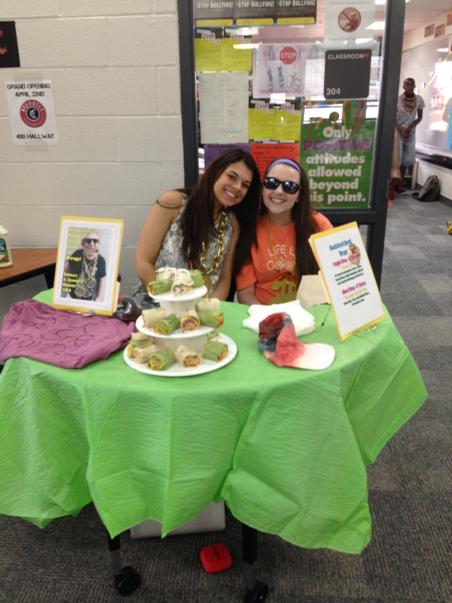 DanaeBoyd's tweet photo. Come and get your Backstreet Boydz wraps so yummy @NewTechCoppell #snackerchallenge http://t.co/ZkhkDCcK8h
