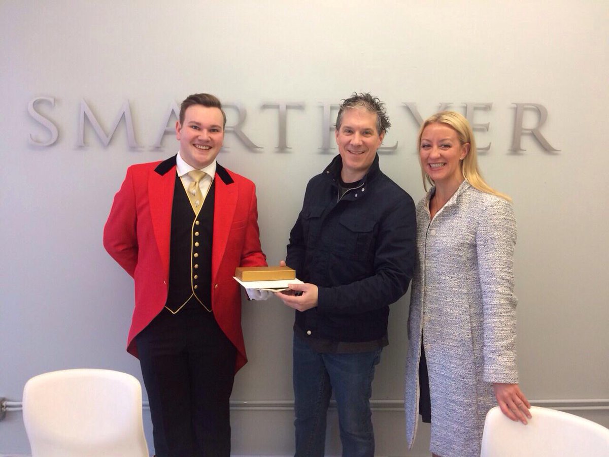 TheGoring's tweet photo. Oscar delivering a very special gift to Michael Holtz from @TheSmartFlyer. #TheUltimateService http://t.co/xaIzGVXMsR