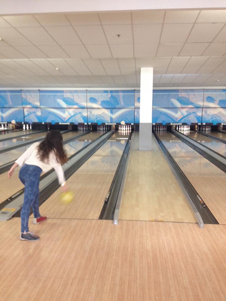 BurilloMa's tweet photo. La tarde va de bolos y cine celebrando el tercer año con mi cari👌🏻😘 #22 http://t.co/qymzSobCNH