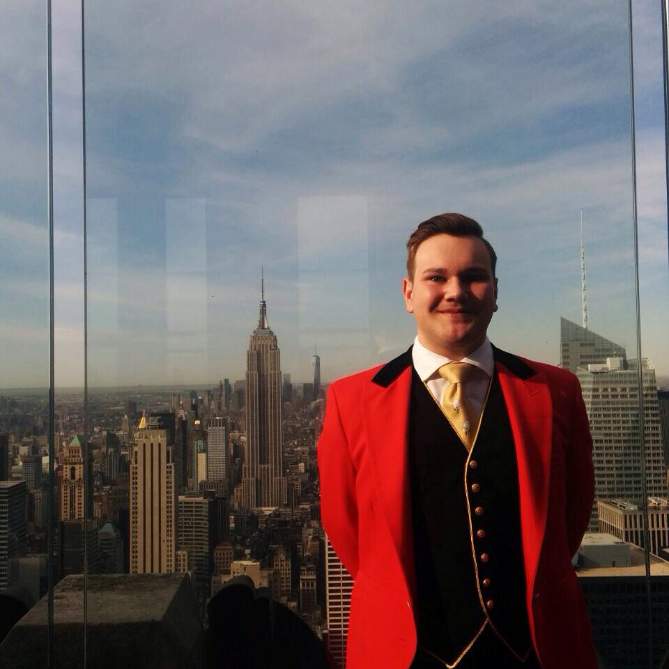 TheGoring's tweet photo. Oscar took a trip to view the @EmpireStateBldg from the @rockcenternyc today! #TheUltimateService http://t.co/J1dfHH8A80