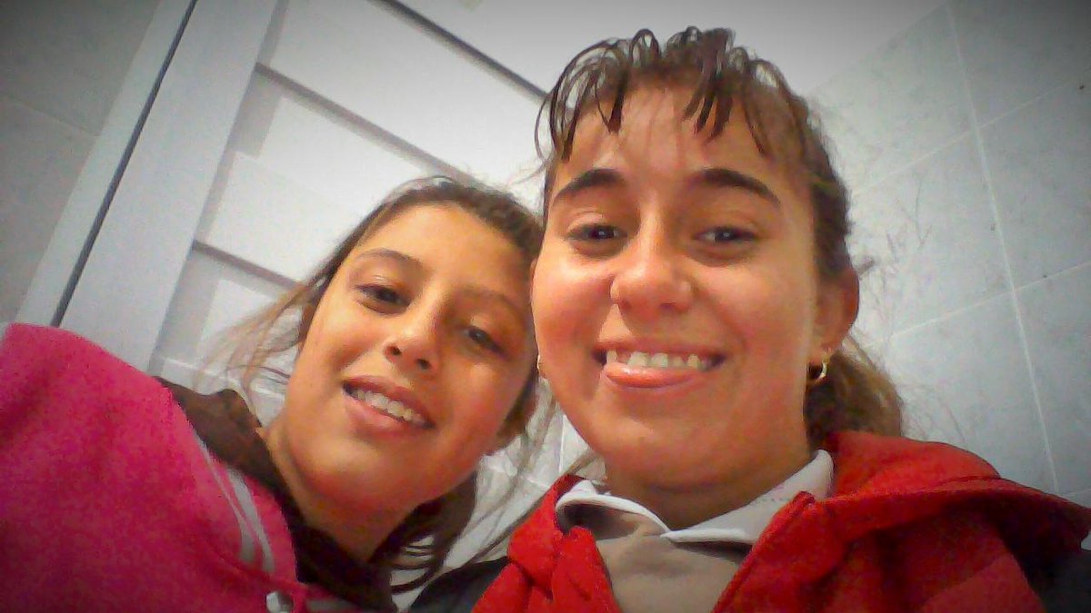 maria_cai_bucco's tweet photo. Hoii en ell colee ccon las mejorcitas #quererlass http://t.co/PUCzuVPvMS
