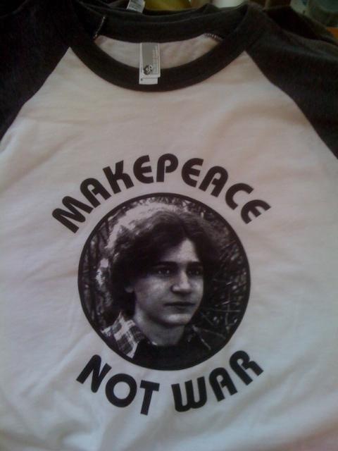 Happy birthday CHRIS MAKEPEACE! If the Canadian Everykid was a thing, we think they\d look like you. 