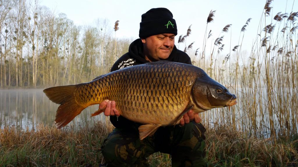 Checkout <a href="/Cockneycarpr/">Mick Tuck</a> with this French minter caught on our Blackout hooklink! #gforce #common