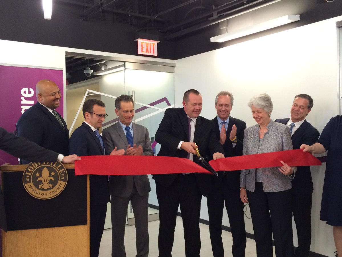 One_Louisville's tweet photo. 250 jobs &amp; $12M investment. Welcome @Computershare! #Louisville #GLIChamber http://t.co/Ra8TwwecBg