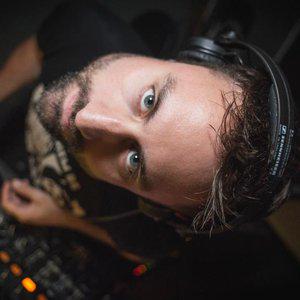 Tonight <a href="/RISEnightclub/">RISE After-hours</a> resident DJ @mikeswells plays <a href="/ReSetBoston/">RE:SET Boston</a> at the @PhoenixLanding2 Cambridge. 10pm - 1am.