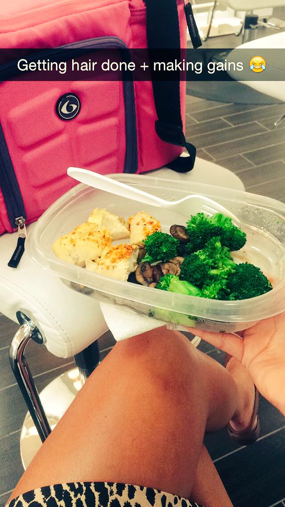 252jordanlee's tweet photo. @6PackFitness weirdest place my 6pack bag has been: the hair salon! All these prissy girls are confused! 😂💪🏽 http://t.co/Kw2UMLO3tg