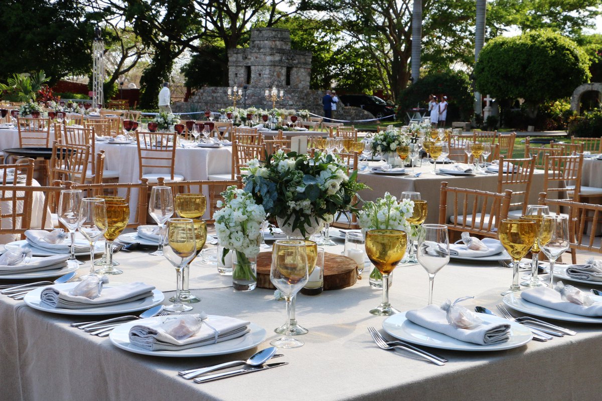 EventosBaku's tweet photo. La Hacienda Tixcacal tiene un hermoso jardín con espacio hasta de 1000 invitados, ¡Perfectas para tu boda destino! http://t.co/47VXYiaEfF