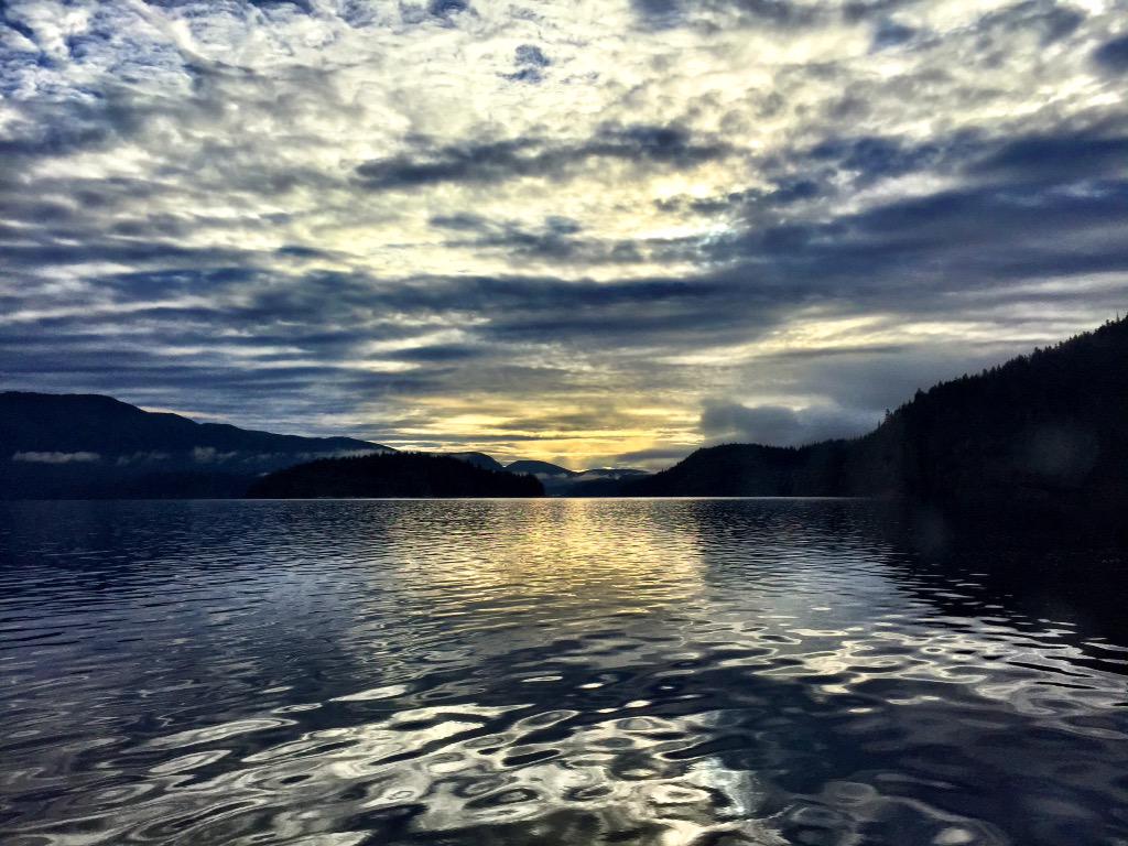 scsantoro's tweet photo. We live in such a beautiful province...@BCSalmonFarmers it doesn't get better than this! #bcgems #EarthDay #ExploreBC http://t.co/qBHek89jjO