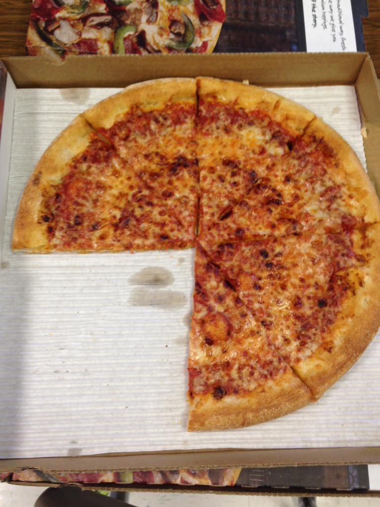2AUSomeDDE's tweet image. What fraction of pizza is left? #extendedmath