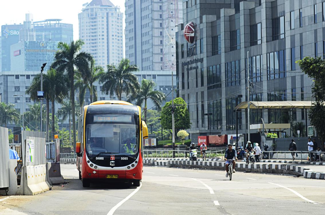 rute Transjakarta yang melewati jl Sudirman - Thamrin pagi ini ditiadakan utk sementara karena kegiatan KAA