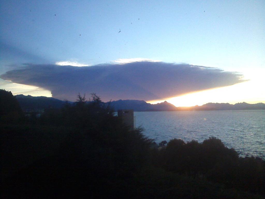 HernanDrago1's tweet photo. Quienes me siguen, saben q AMO Bariloche..ojalá q esta nueva erupción sea leve y no afecte a mi querido pueblo..🙏 http://t.co/lBhdymedvm