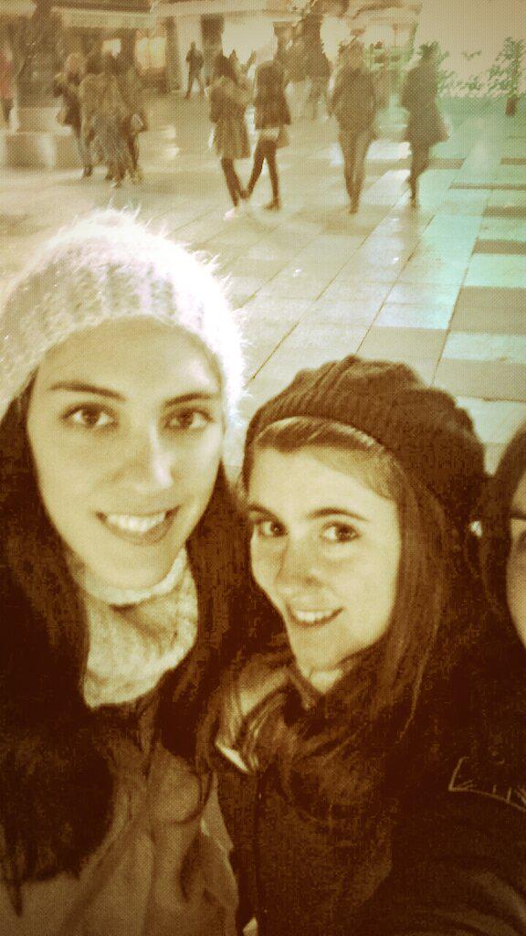 Ladybird_426's tweet photo. SIMPLEMENTE FELICIDADES :) @Maribel_L1995 http://t.co/79jEJGr96c