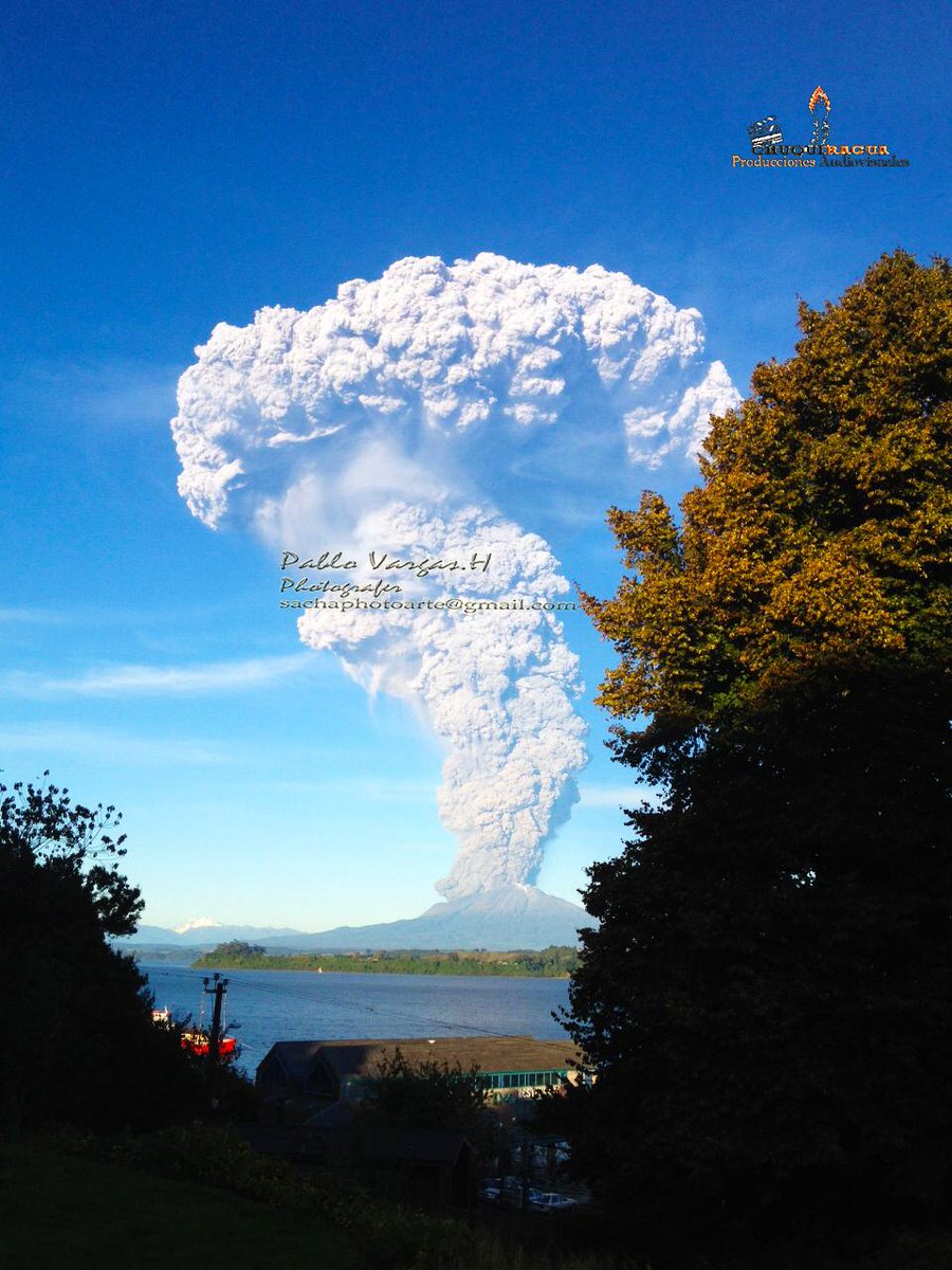 ERUPCIÓN VOLCÁN CALBUCO - CHILE
Después de permanecer inactivo 43 años, el día de hoy a las 18h00 entró en erupción!