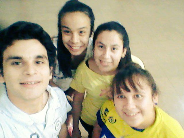 LeanS83's tweet photo. Ensayo @FlorenciaMaid16 @Abbii_godoy @MacaRios23 http://t.co/KOcEX19v5z