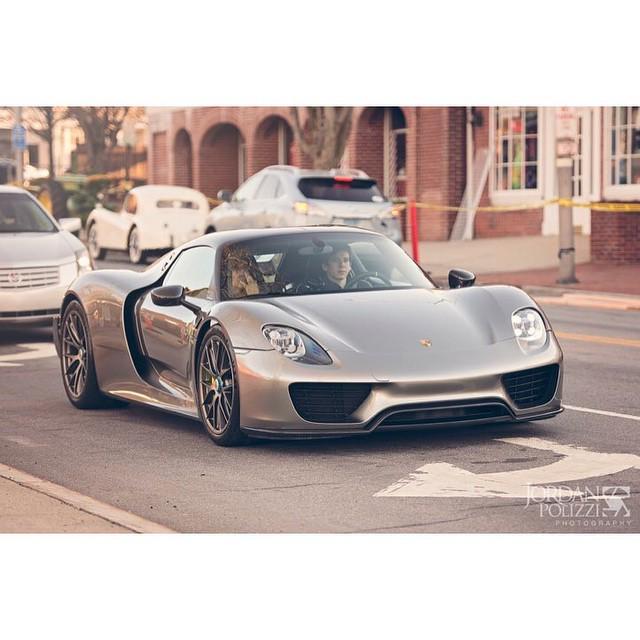 OnlyCarrera's tweet photo. One lucky kid right there. #Porsche #918 #porsche918 #caffeineandcarburetors #autopriority http://t.co/fkccUVe6QK