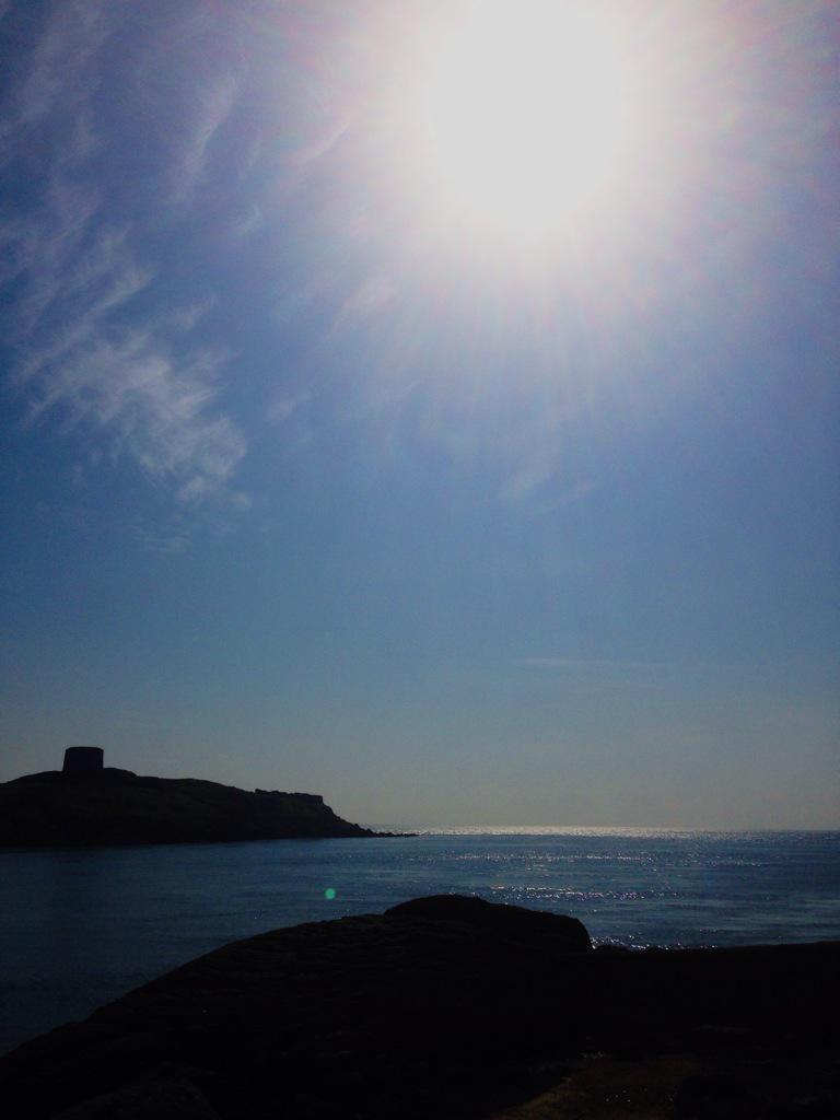 LAlozirwin's tweet photo. @Dalkey #Dalkey #morningwalk #sun #sea #summer #Ireland @ireland http://t.co/gSfEbyWPjG