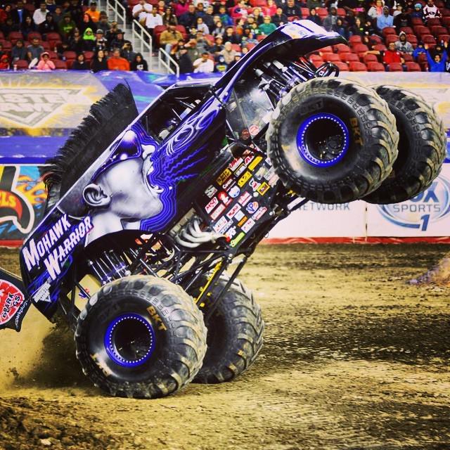 MonsterJam's tweet image. #WheelieWednesday #MohawkWarrior #MonsterJam @georgedawarrior #SantaClara ift.tt/1d1ZGM7