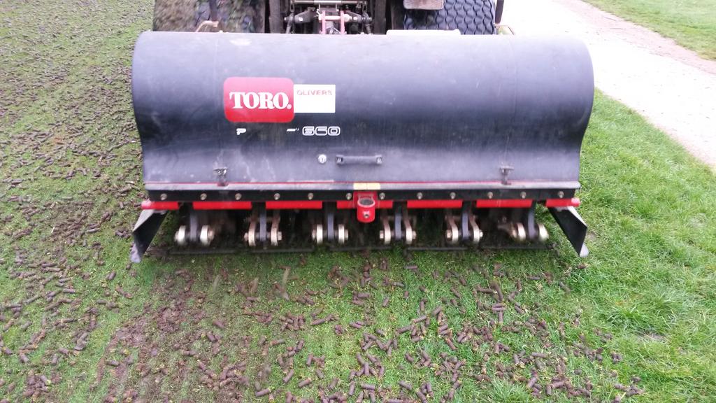 kevodale76's tweet photo. Busy few days with the tee's getting some attention. #outwiththeold #realgreenkeeping http://t.co/OCeSJsmitr